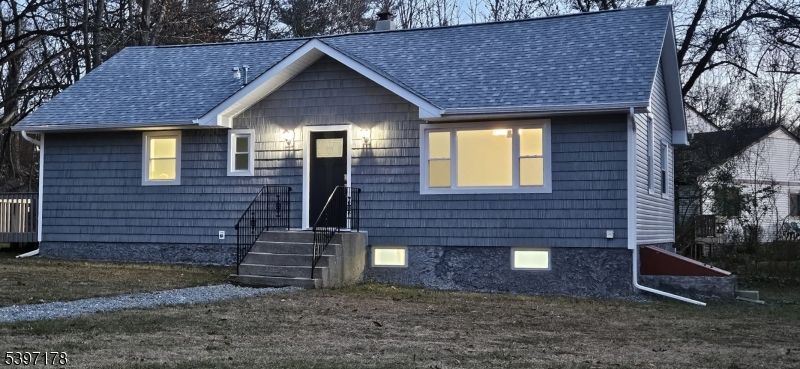 Exterior, Facade, Cape Cod