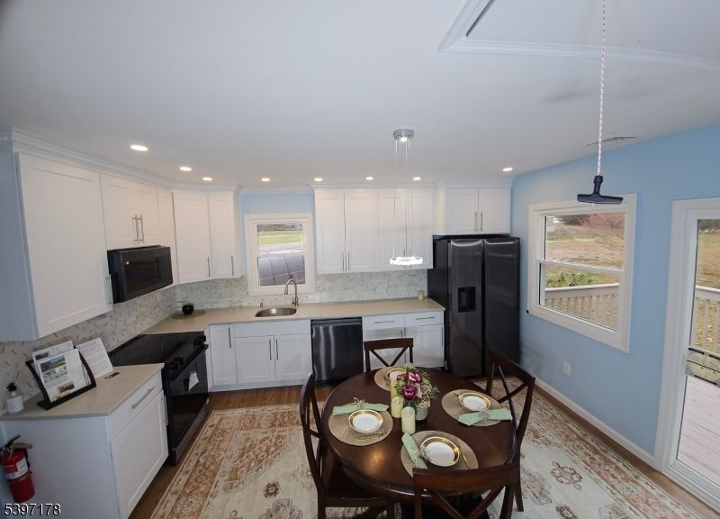 Dining room, Interior, Kitchen, Pendant Lights, Recessed Lighting, Wood Texture Flooring