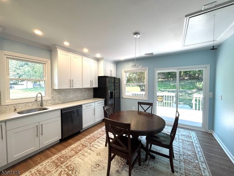 Dining room, Interior, Kitchen, Pendant Lights, Recessed Lighting, Wood Texture Flooring