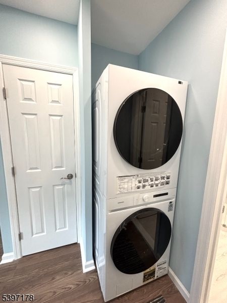Interior, Utility Closets, Washer, Wood Texture Flooring