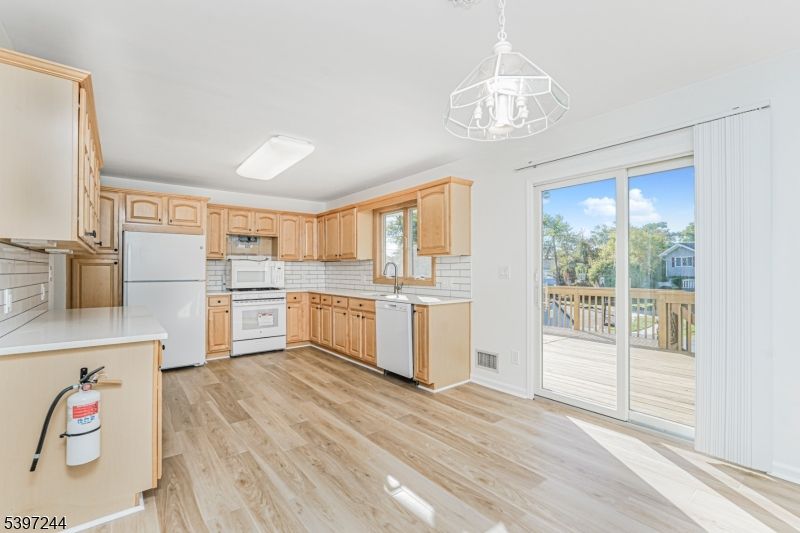 Interior, Kitchen, Pendant Lights, Wood Texture Flooring