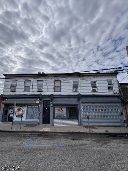 Exterior, Facade, Rowhouse