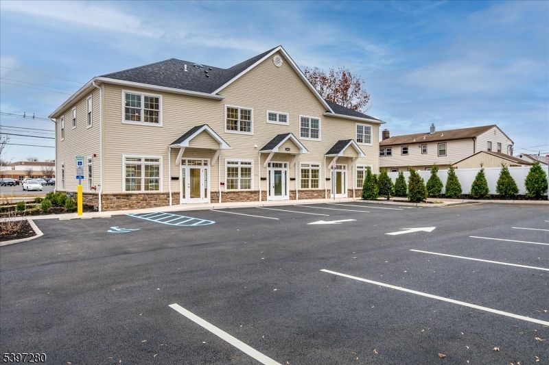 Exterior, Facade, Farmhouse