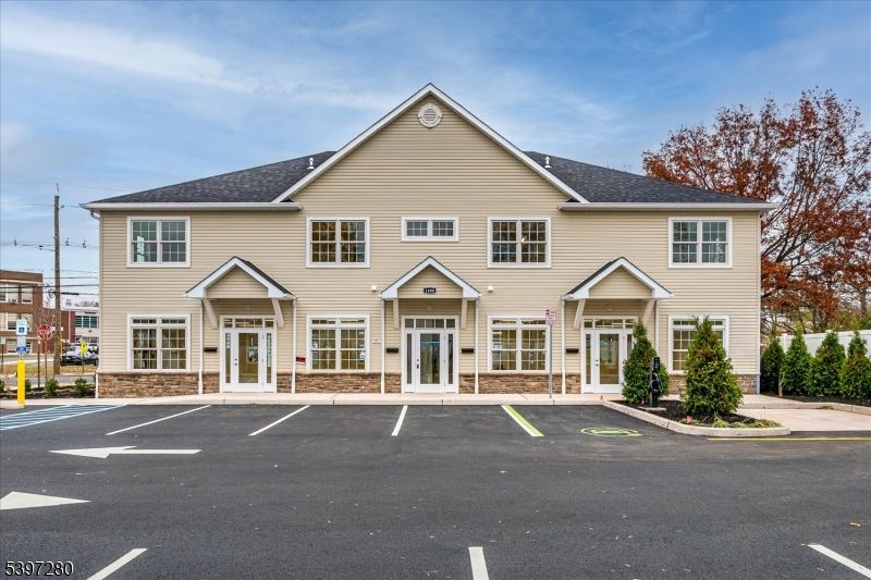 Exterior, Facade, Farmhouse