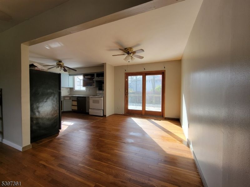 Empty room, Interior, Kitchen, Wood Texture Flooring