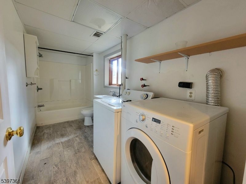 Interior, Washer, Wood Texture Flooring
