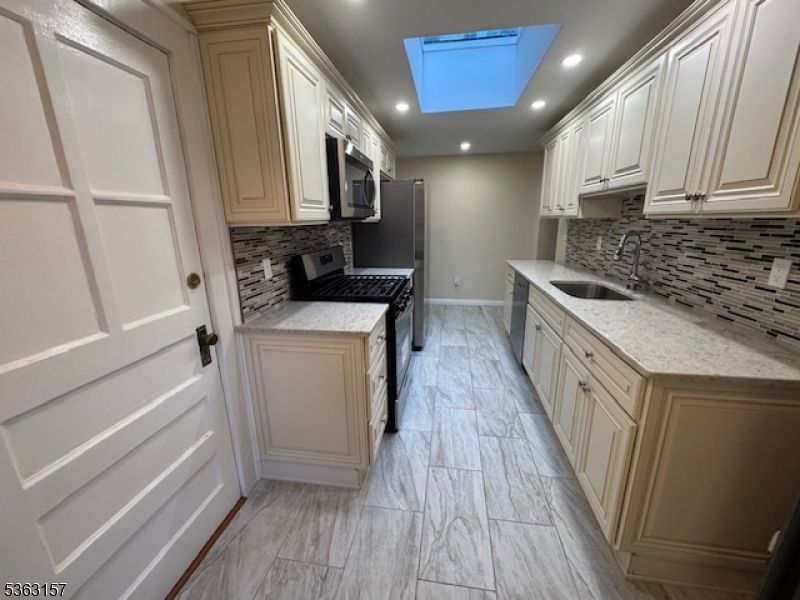 Interior, Kitchen, Marble, Recessed Lighting