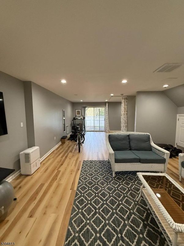 Fitness Equipment, Interior, Living room, Recessed Lighting, Wood Texture Flooring