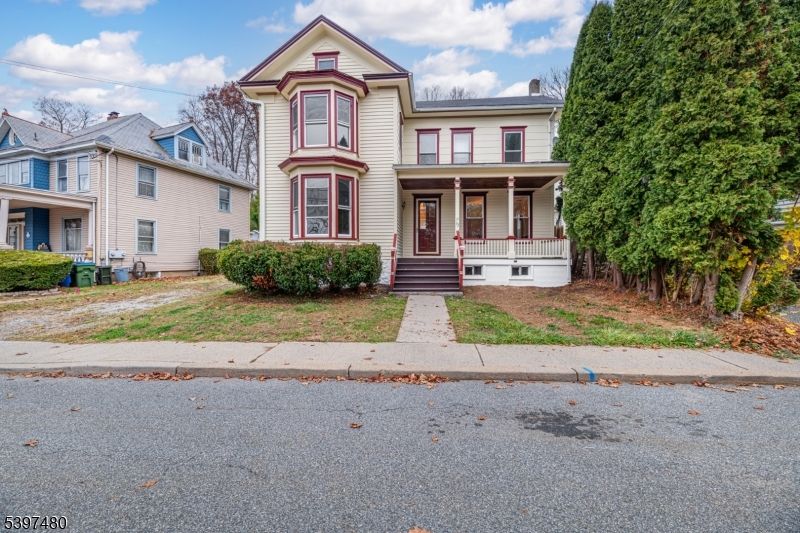 Exterior, Facade, Queen Anne Victorian