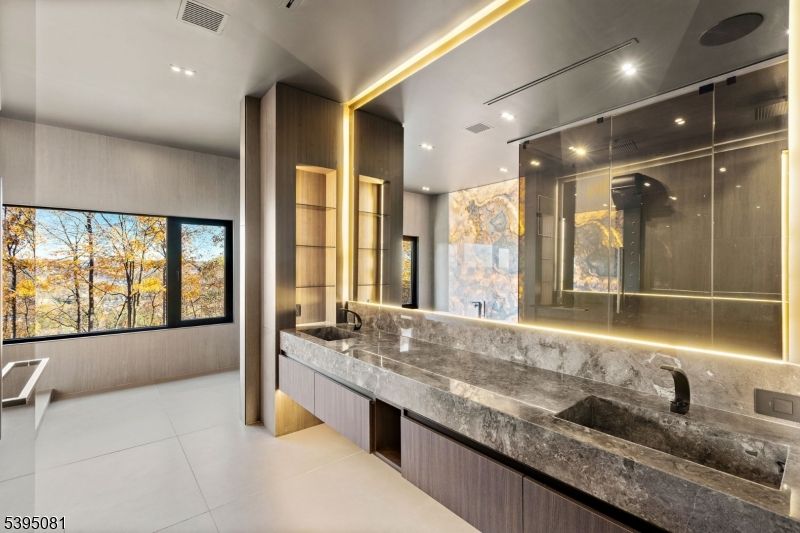 Bathroom, Dual Sink Vanities, Interior, Recessed Lighting