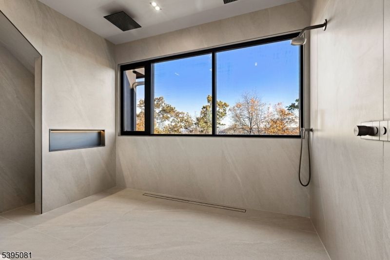 Bathroom, Empty room, Interior, Recessed Lighting