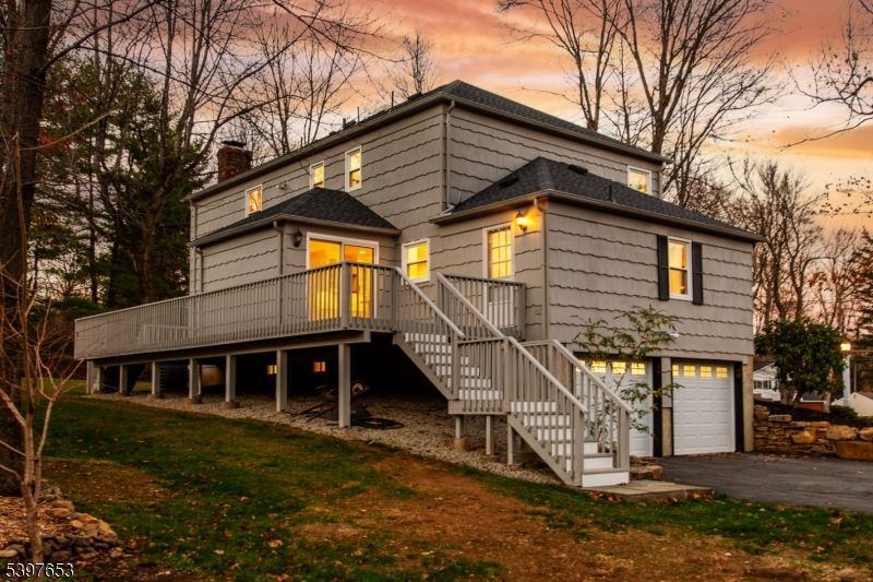 Attached, Exterior, Facade, American Foursquare