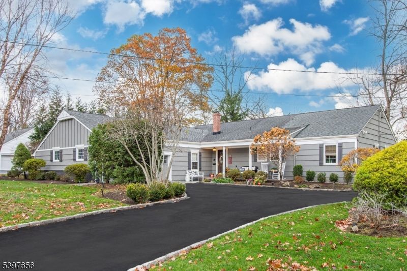 Attached, Exterior, Facade, Cape Cod