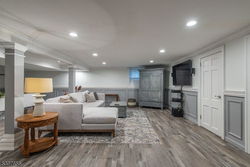 Fitness Equipment, Interior, Living room, Recessed Lighting, Wood Texture Flooring