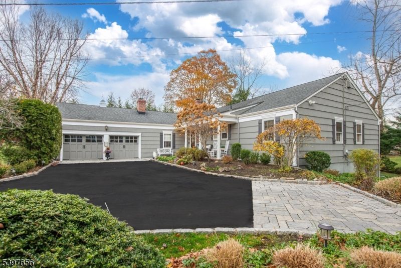 Attached, Exterior, Facade, Cape Cod