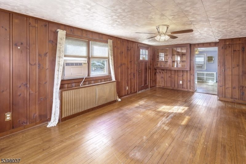 Empty room, Interior, Wood Texture Flooring, Wooden Walls