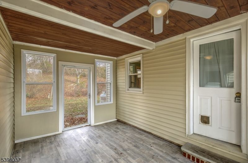Empty room, Interior, Wooden Ceilings, Wood Texture Flooring
