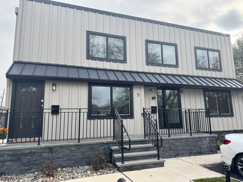 Exterior, Facade, Farmhouse