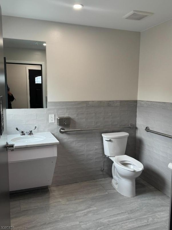 Bathroom, Interior, Recessed Lighting, Wood Texture Flooring