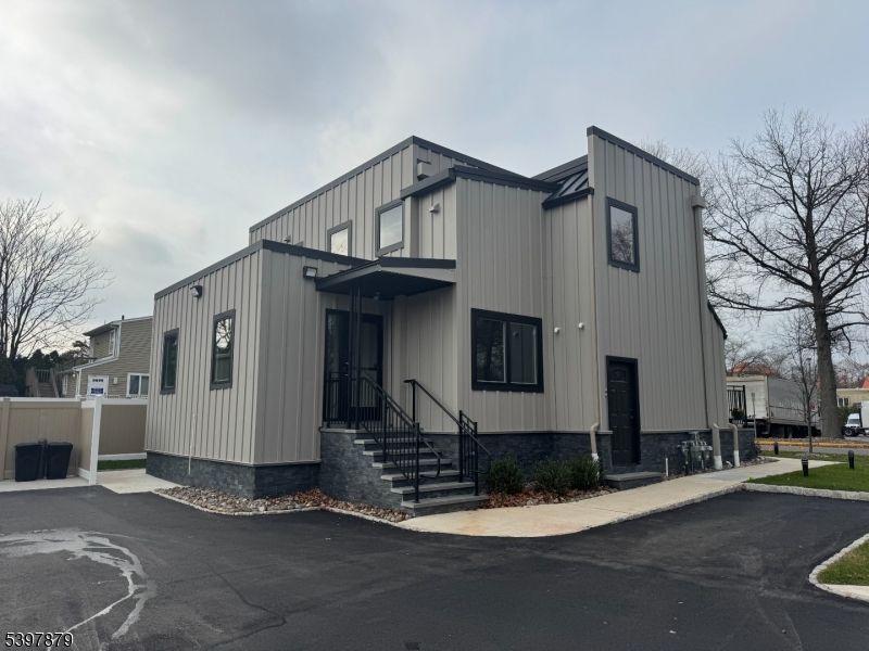 Exterior, Facade, Farmhouse