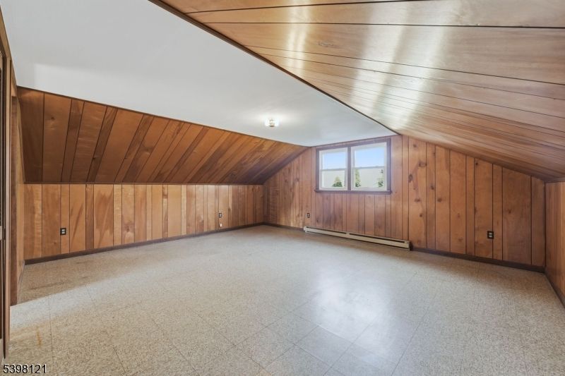 Empty room, Interior, Wooden Ceilings, Wooden Walls