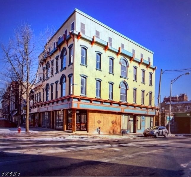 Exterior, Facade, Rowhouse
