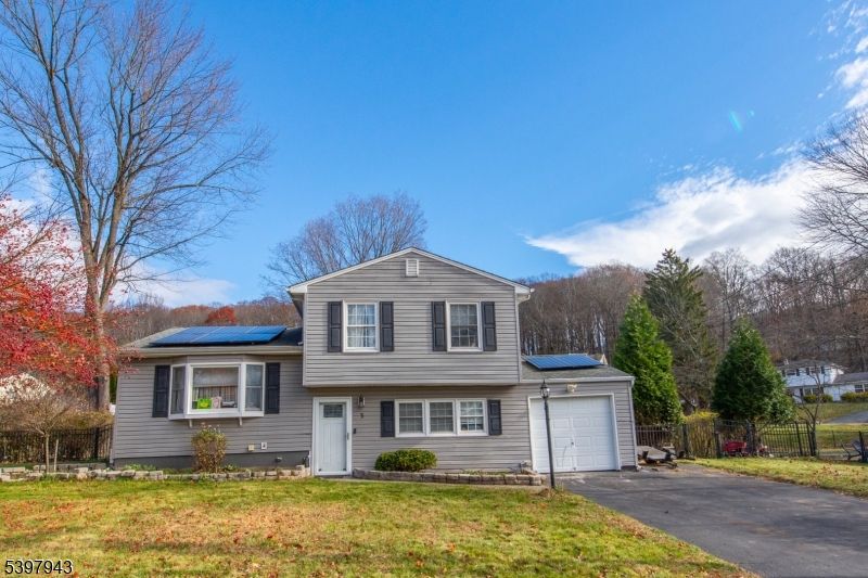 Attached, Exterior, Facade, Solar Panels, Split Level