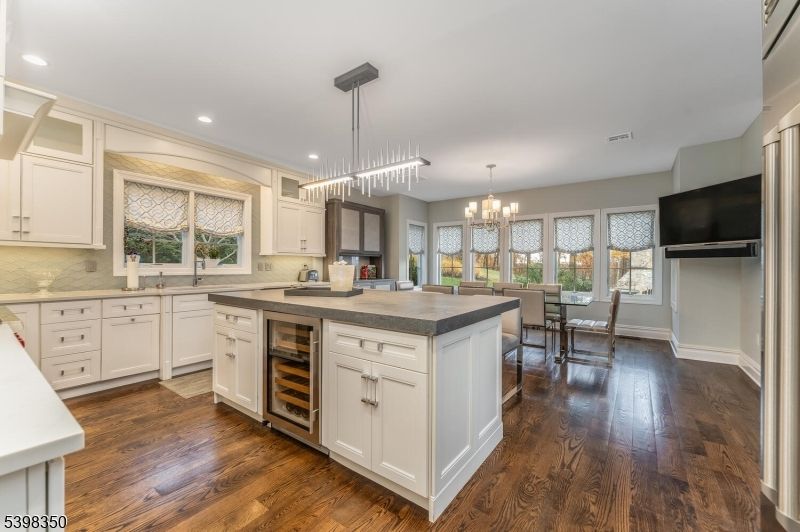 Chandelier, Dining room, Interior, Kitchen, Pendant Lights, Recessed Lighting, Wood Texture Flooring