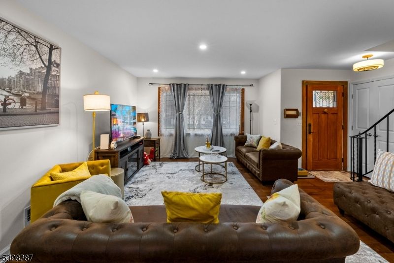 Interior, Living room, Recessed Lighting, Wood Texture Flooring