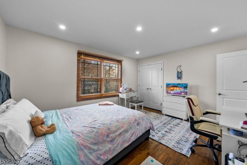 Bedroom, Home Office, Interior, Recessed Lighting, Wood Texture Flooring