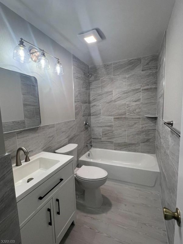 Bathroom, Interior, Recessed Lighting, Wood Texture Flooring
