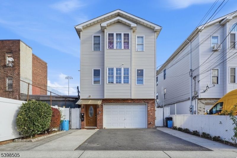 Attached, Exterior, Facade, Brick Facade, Rowhouse