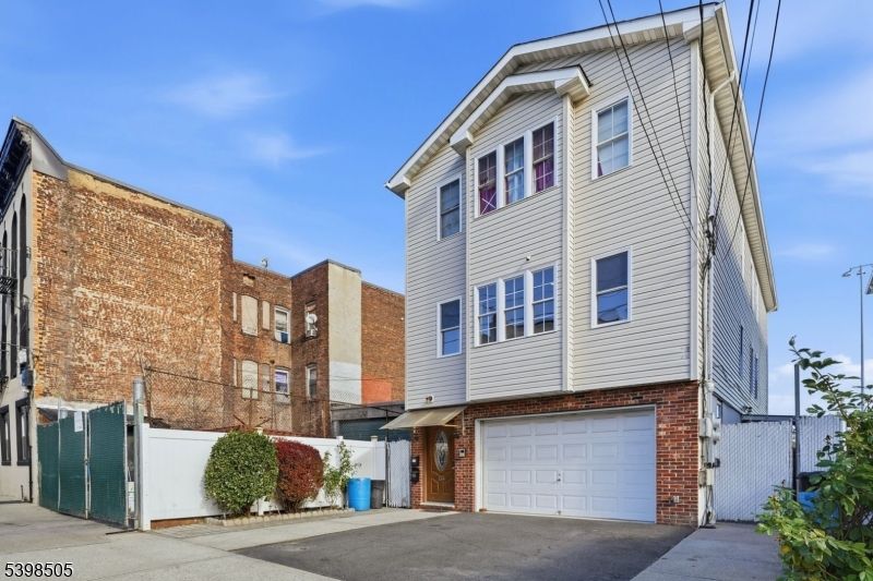 Attached, Exterior, Facade, Brick Facade, Rowhouse