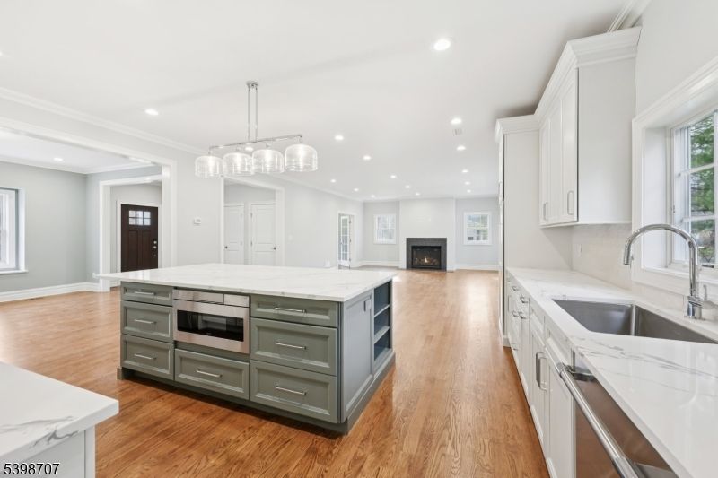Fireplace, Interior, Kitchen, Pendant Lights, Recessed Lighting, Wood Texture Flooring
