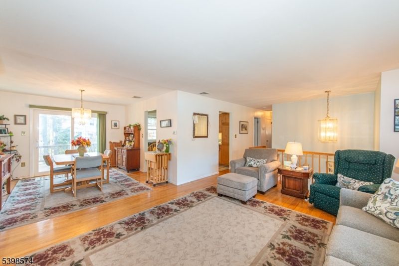 Chandelier, Dining room, Interior, Living room, Pendant Lights, Wood Texture Flooring