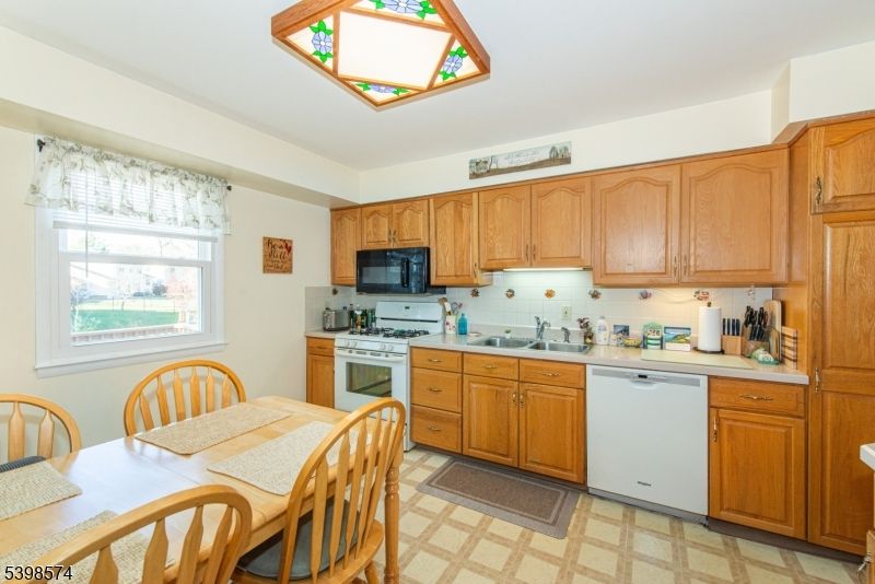 Dining room, Interior, Kitchen, Stainless Steel Appliances