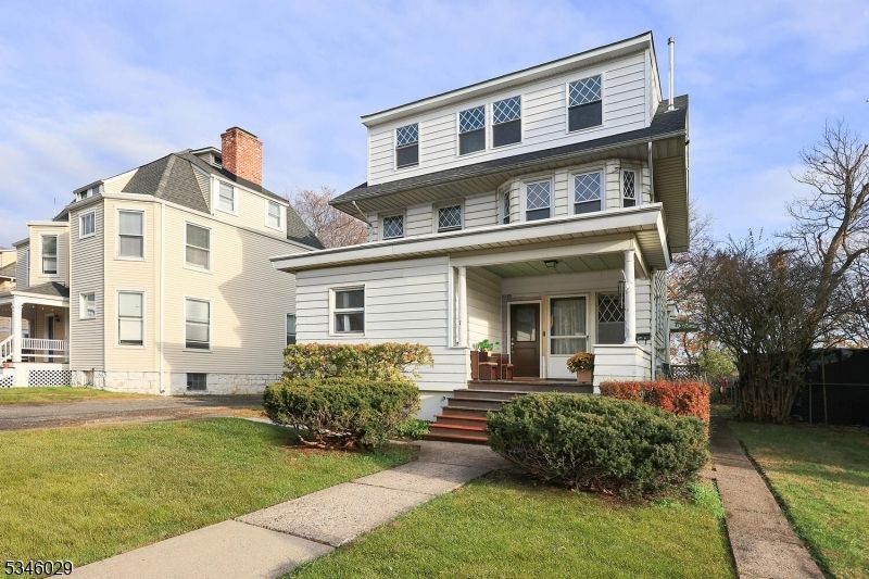 Exterior, Facade, American Foursquare