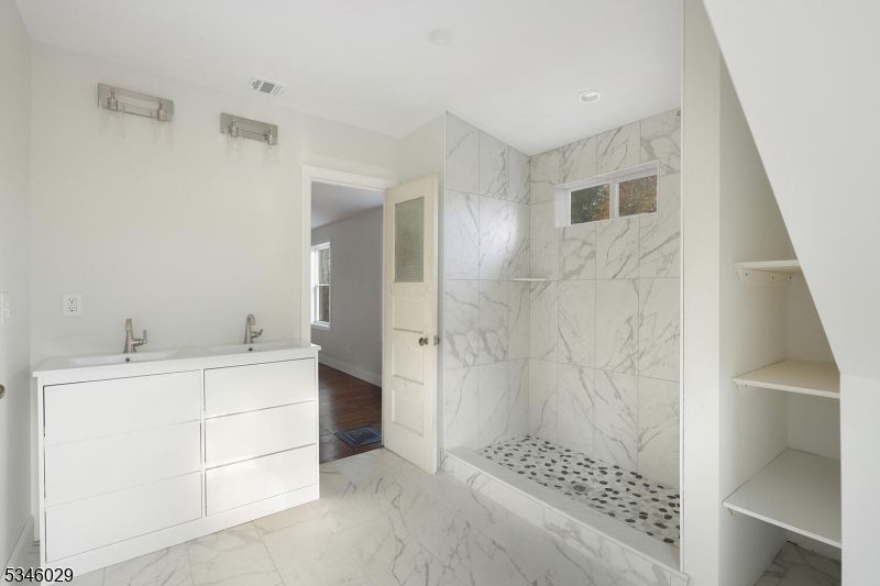 Bathroom, Interior, Marble, Marble Walls, Recessed Lighting