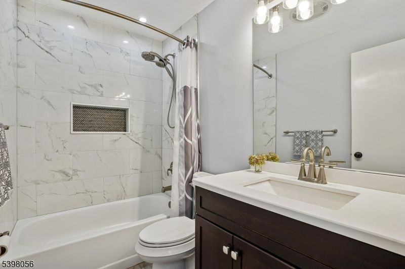 Bathroom, Interior, Marble Walls, Recessed Lighting
