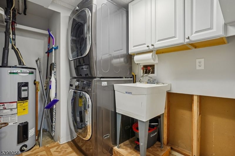 Interior, Washer, Wood Texture Flooring