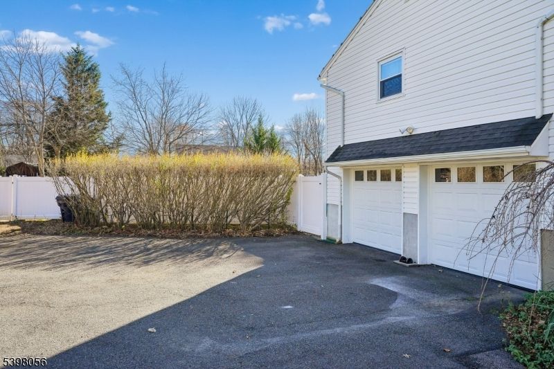 Detached Garage, Exterior