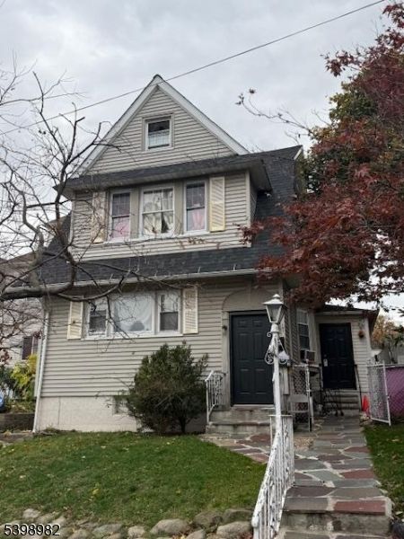 Exterior, Facade, Queen Anne Victorian