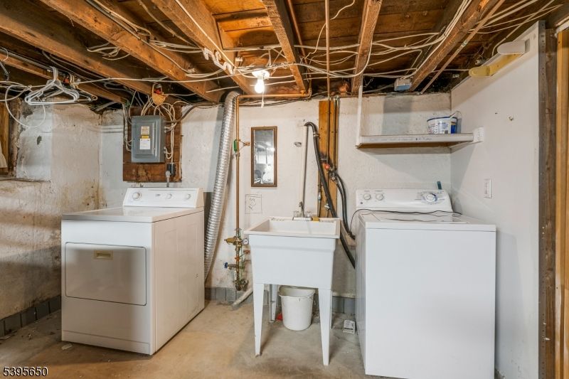 Interior, Utility Closets, Washer, Wooden Beams