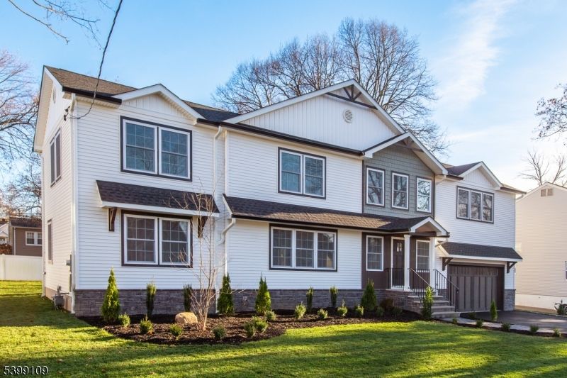 Attached, Exterior, Facade, Farmhouse