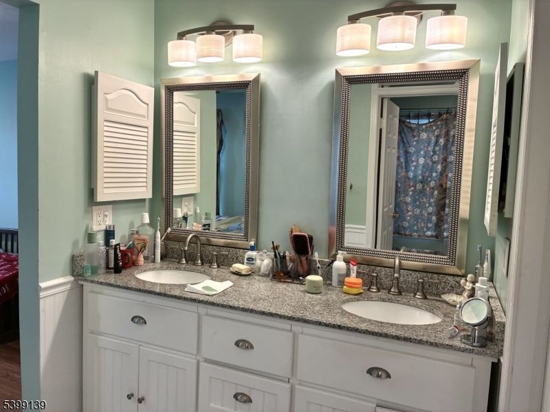 Bathroom, Dual Sink Vanities, Interior