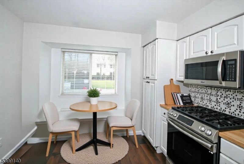 Dining room, Interior, Kitchen, Stainless Steel Appliances, Wood Texture Flooring