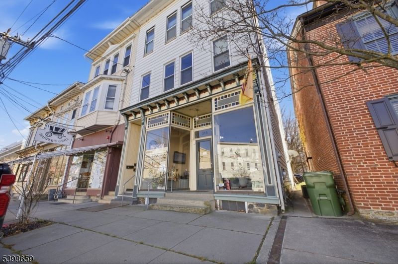 Exterior, Facade, Brick Facade, Queen Anne Victorian