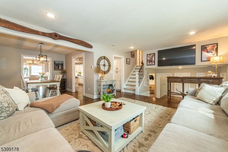 Chandelier, Dining room, Interior, Living room, Recessed Lighting, Wood Texture Flooring