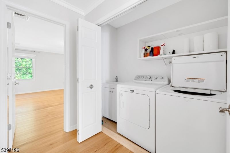 Interior, Utility Closets, Washer, Wood Texture Flooring