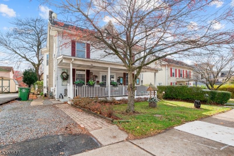 Backyard, Exterior, Facade, American Foursquare